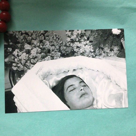 1950’s Post Mortem Girl in Casket Close up Photo Serene Peaceful Post Mortem - Picture 3 of 7
